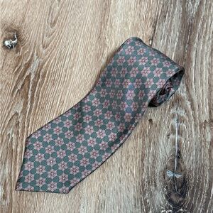 Hermès Paris Silk Tie Green Pink Geometric Link 7160 FA | Luxury Made in France